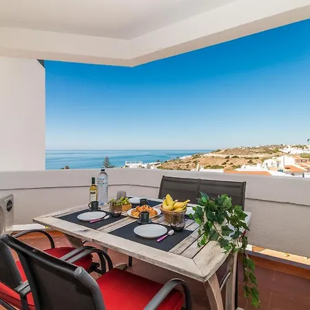 Algarve Golden Properties: Pedras Brancas Da * Praia Da Luz