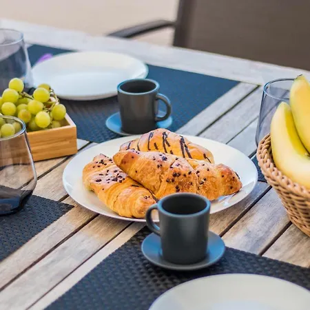 Algarve Golden Properties: Pedras Brancas Da * Praia Da Luz